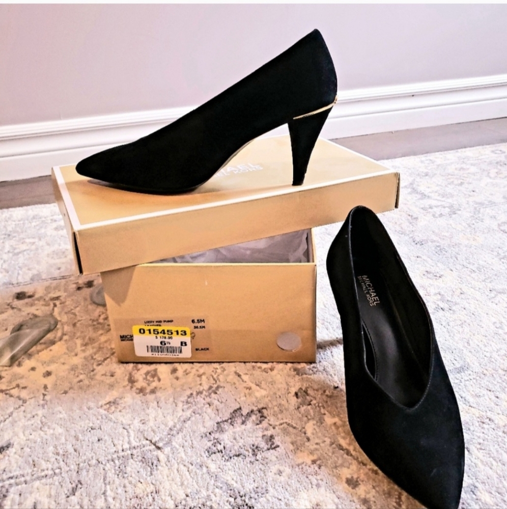 Michael Kors black suede pumps 6.5